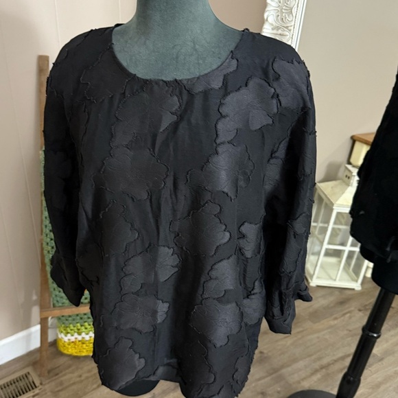 Karl Lagerfeld • Floral Black Lace Burnout Top - Picture 7 of 10